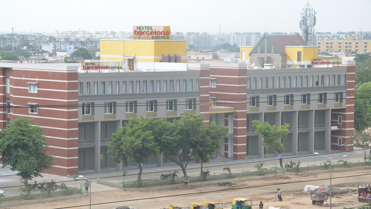 Hotel Barcelona Exotica Ahmedabad Extérieur photo